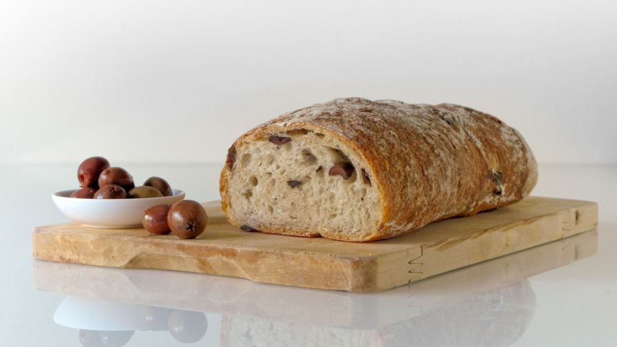 Bread with olives HD Wallpaper