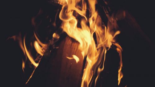 Burning wood HD Wallpaper