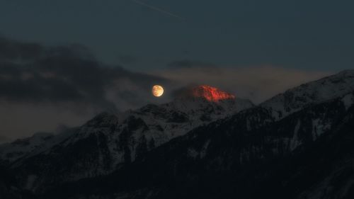Full moon over the mountain HD Wallpaper