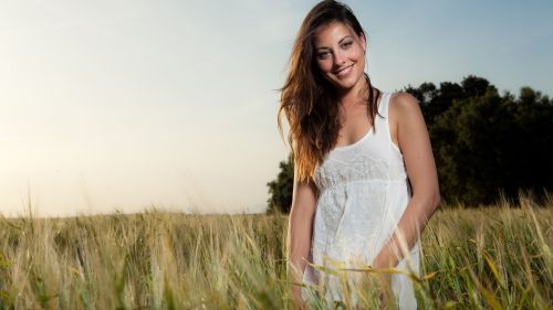Girl In A Wheat Field HD Wallpaper