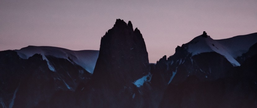 Mountin peaks at night HD Wallpaper
