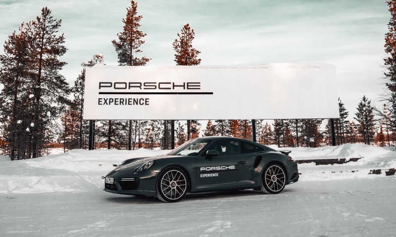 Porsche side view HD Wallpaper