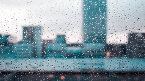 Rain at a blury window HD Wallpaper