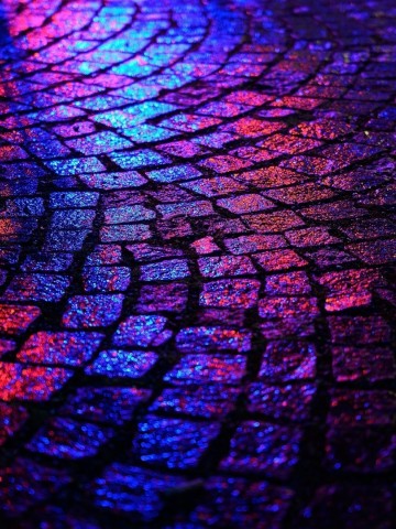Reflection of neon lights at stones HD Wallpaper