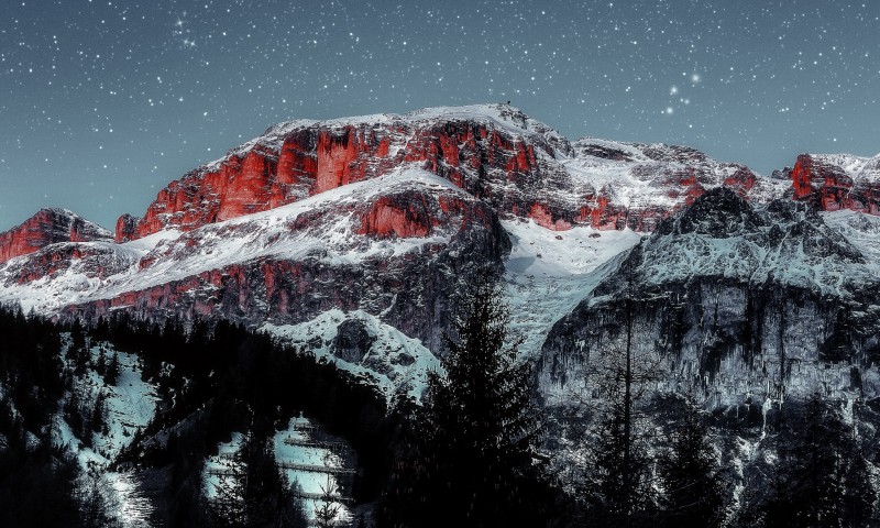 Starry sky over mountain peaks HD Wallpaper