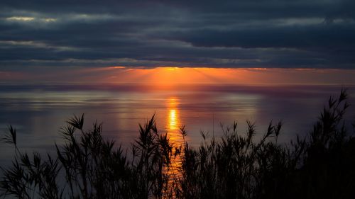 Sunset reflection at the sea HD Wallpaper