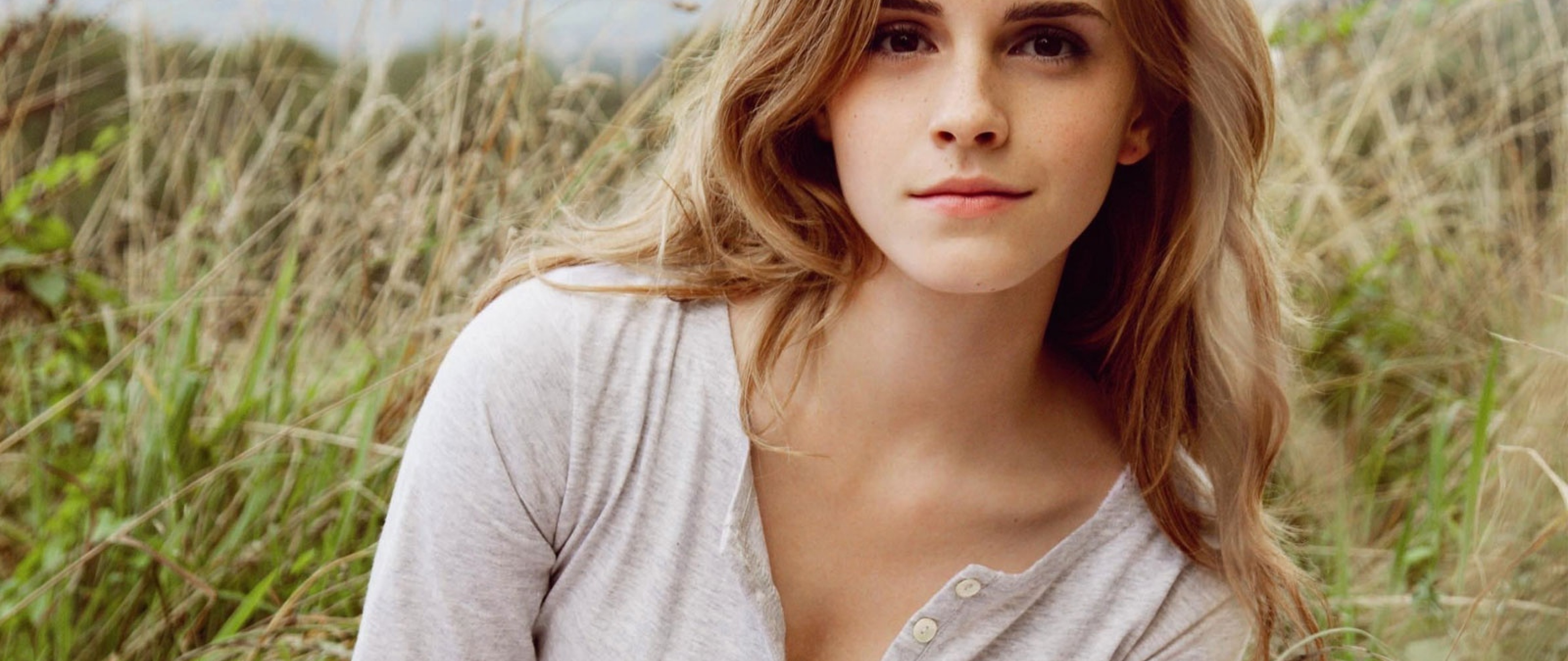 Download Emma Watson Hot Hd Wallpaper for Desktop and ...