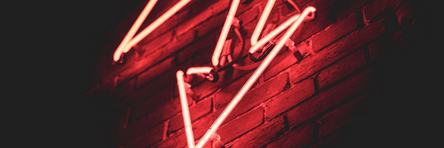 Neon arrow light at the wall HD Wallpaper Instagram Cover Photo - HD  Wallpaper 