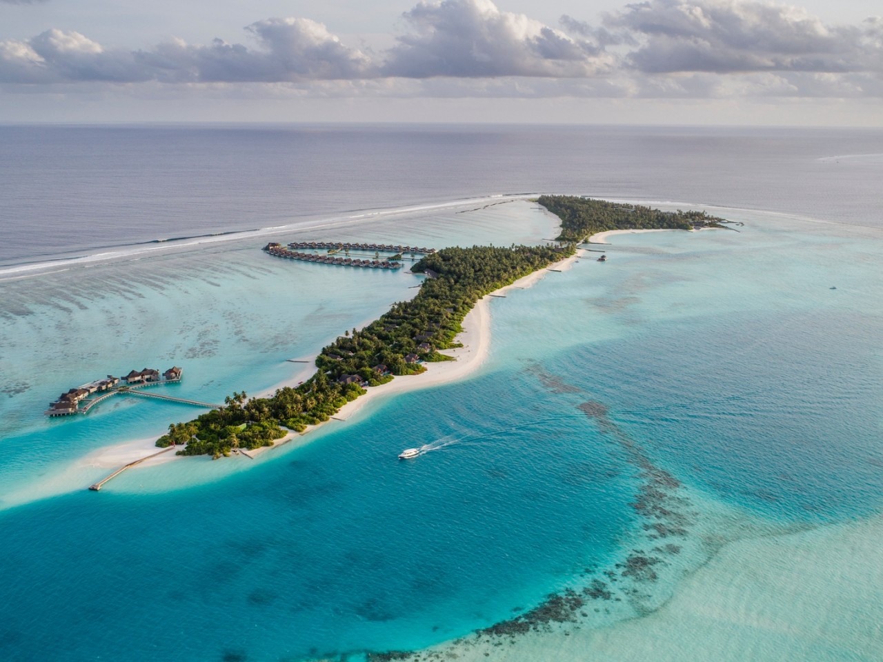 Aerial view of Maldives HD Wallpaper