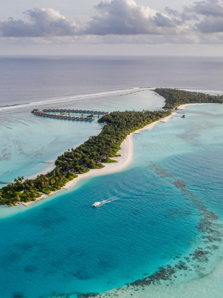 Aerial view of Maldives HD Wallpaper