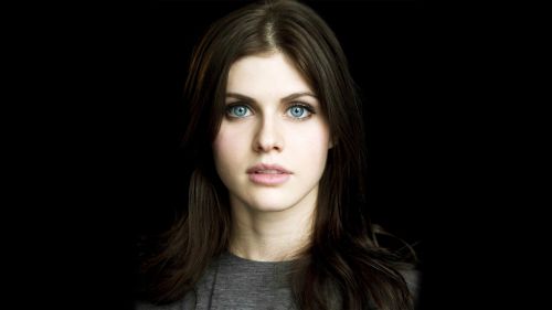 Alexandra Daddario HD Wallpaper