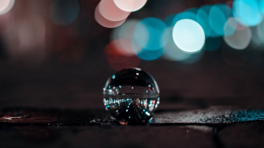 Ball reflection HD Wallpaper