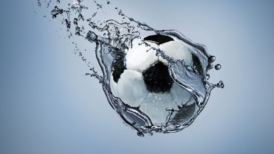 Ball underwater HD Wallpaper