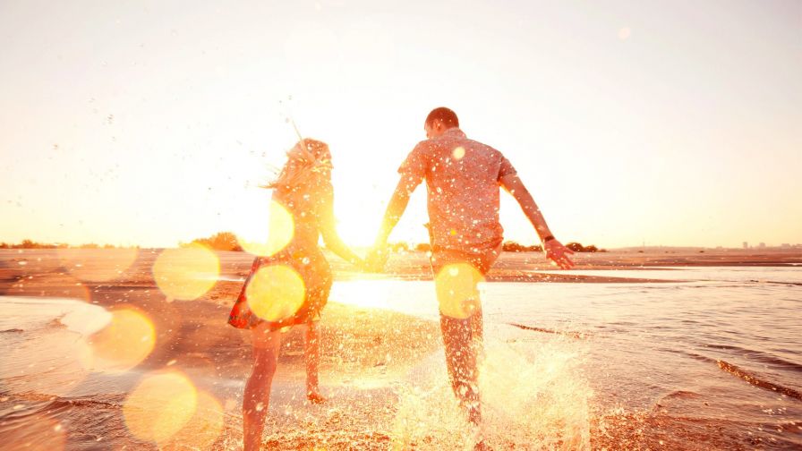 Beach Couple Wallpaper for Desktop and Mobiles