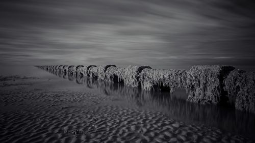 Black And White Beach HD Wallpaper