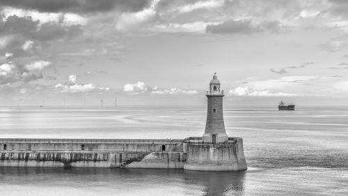 Black and white image of a lighthouse HD Wallpaper
