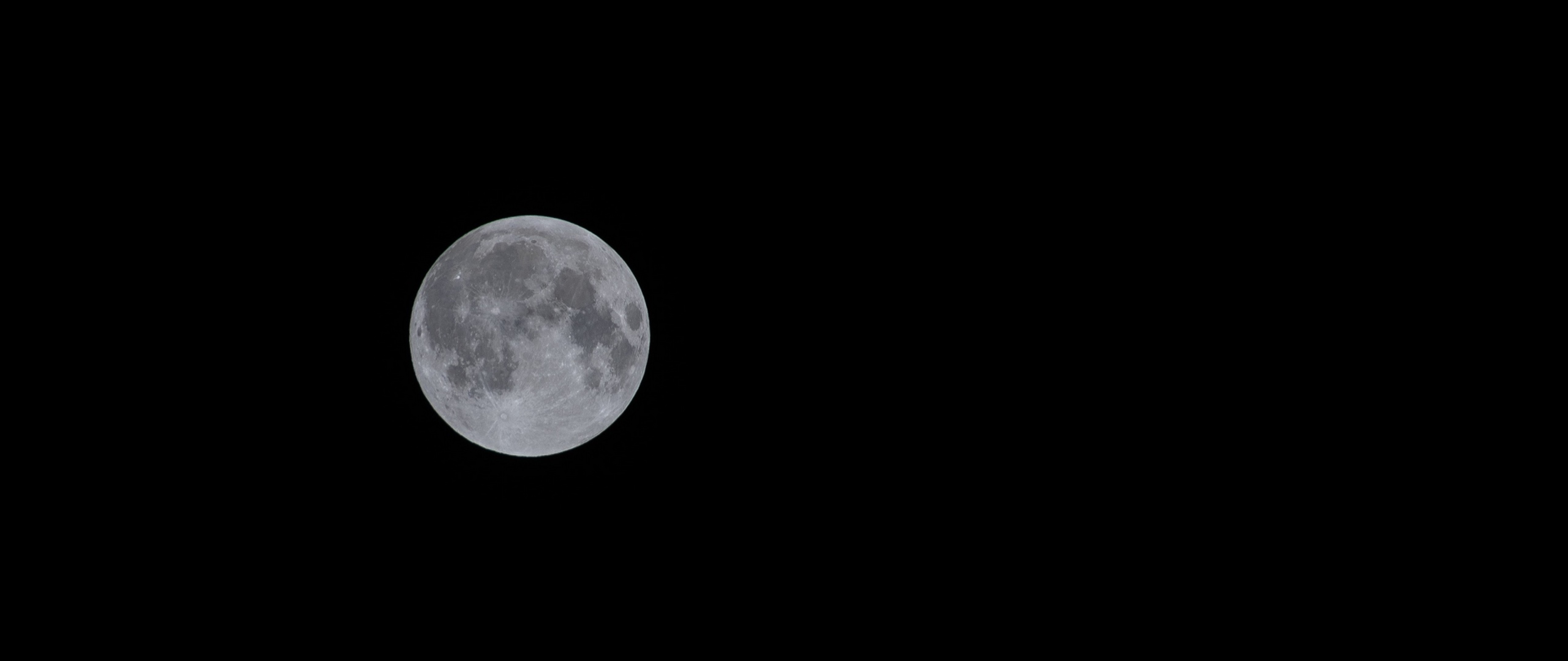 Black & White image of full moon HD Wallpaper
