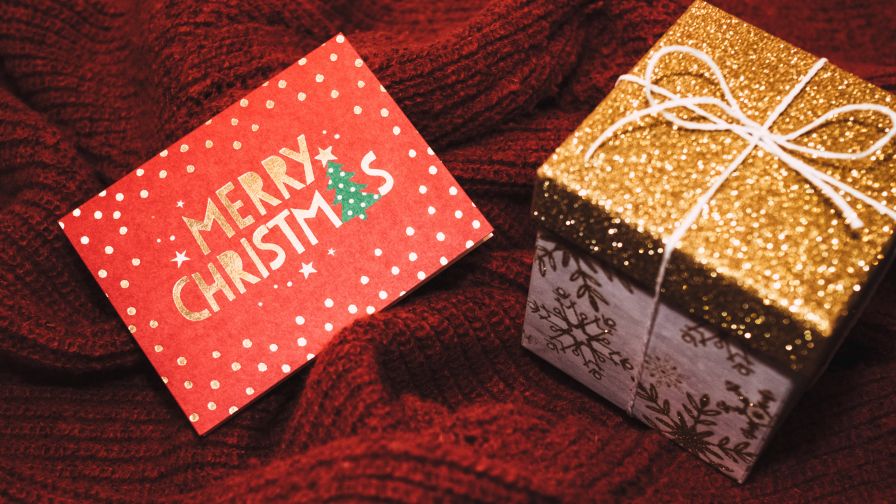 Christmas Gift Box With Card HD Wallpaper