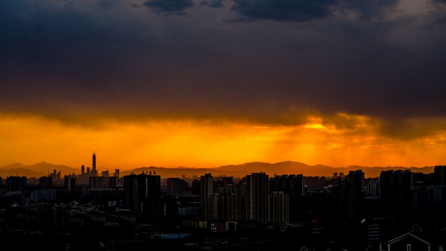 Cloudy night over the city HD Wallpaper