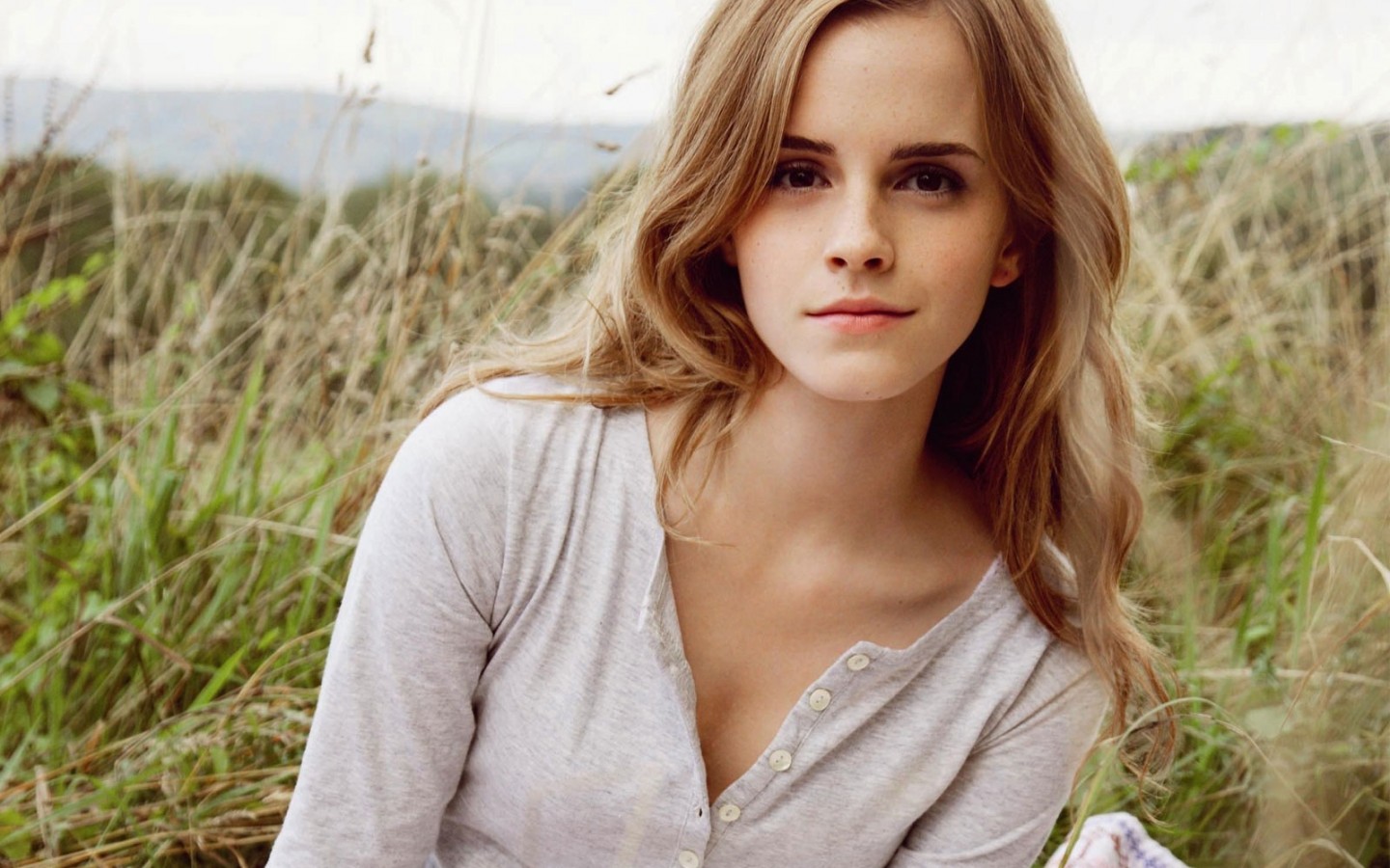 Download Emma Watson Hot Hd Wallpaper for Desktop and Mobiles 1440x900 ...