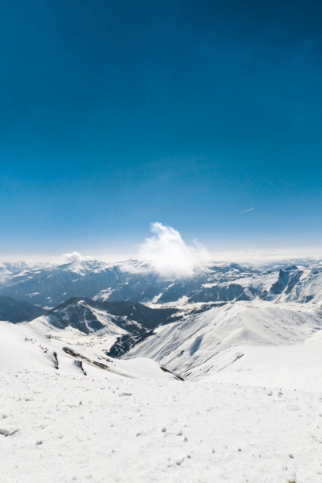 Georgia's snowy mountains HD Wallpaper