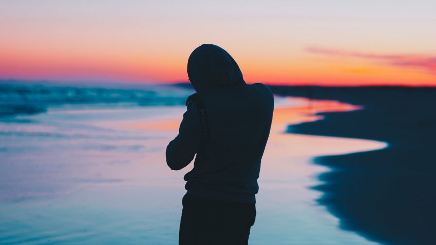 Girl watches the sea HD Wallpaper