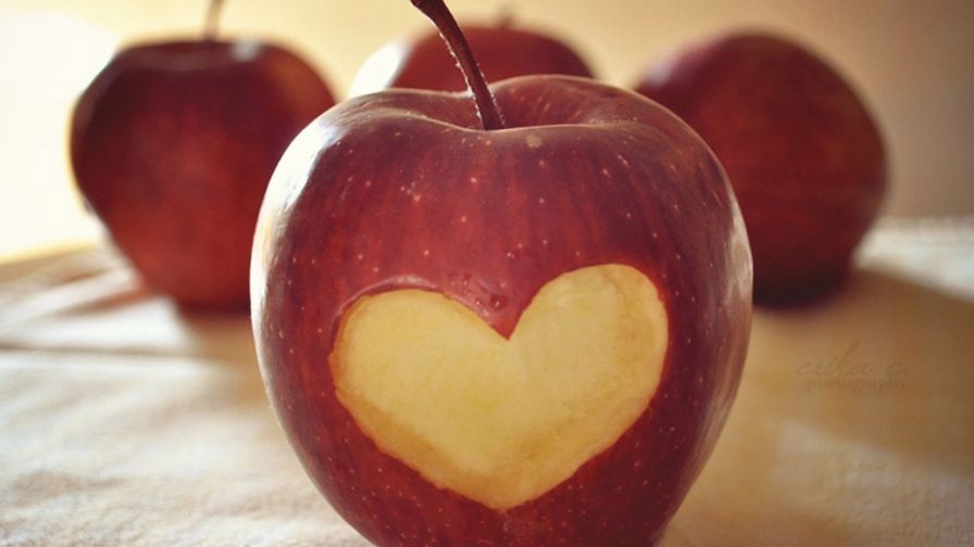 Heart shaped apple HD Wallpaper