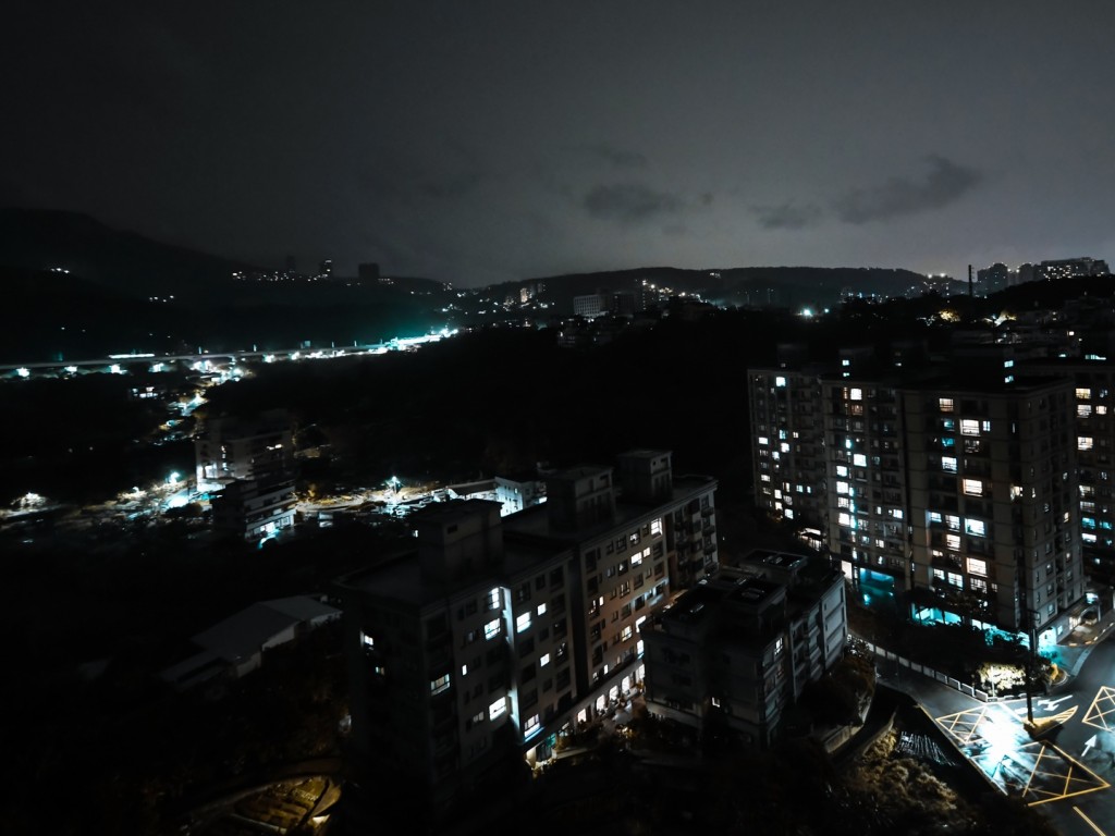 Huge city buildings at night HD Wallpaper