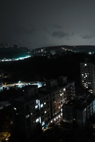 Huge city buildings at night HD Wallpaper