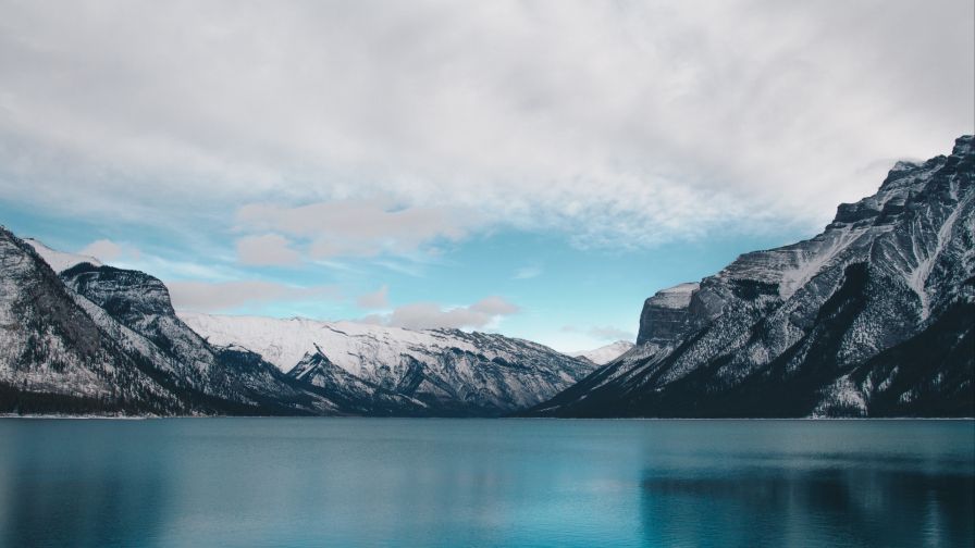 Lake Minnewanka HD Wallpaper