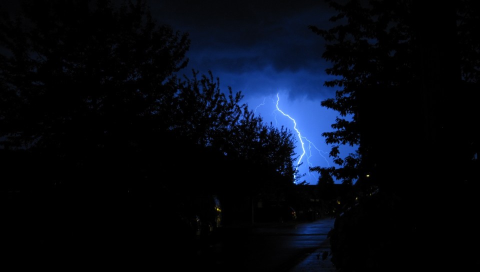 Lightning through the night HD Wallpaper
