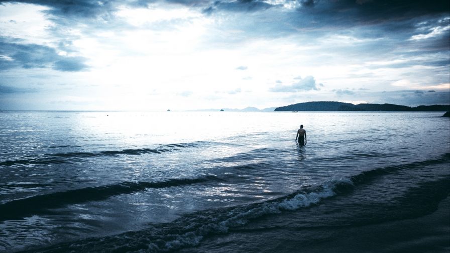 Lonely man at the sea HD Wallpaper