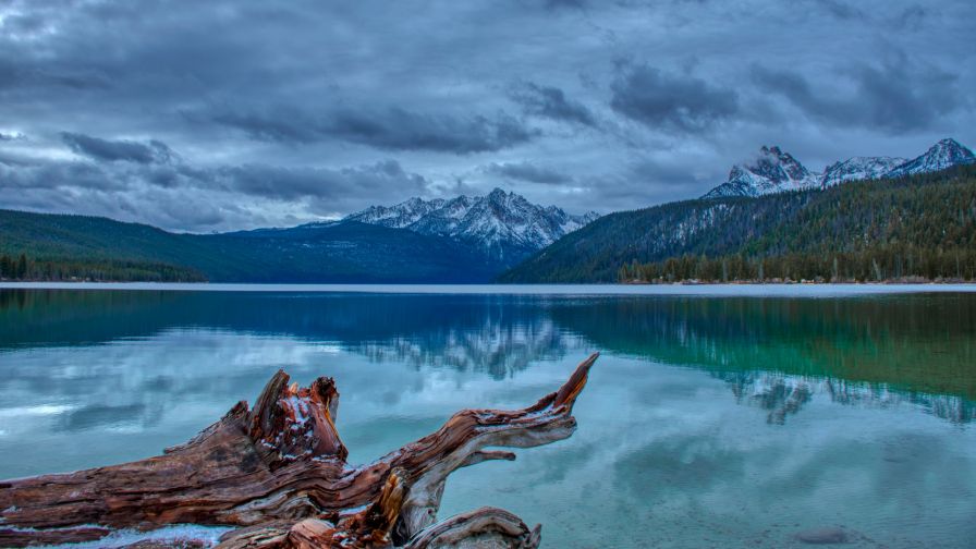 Mountain reflection at the lake HD Wallpaper