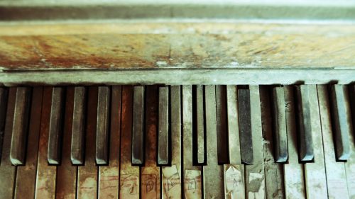 Old Piano HD Wallpaper