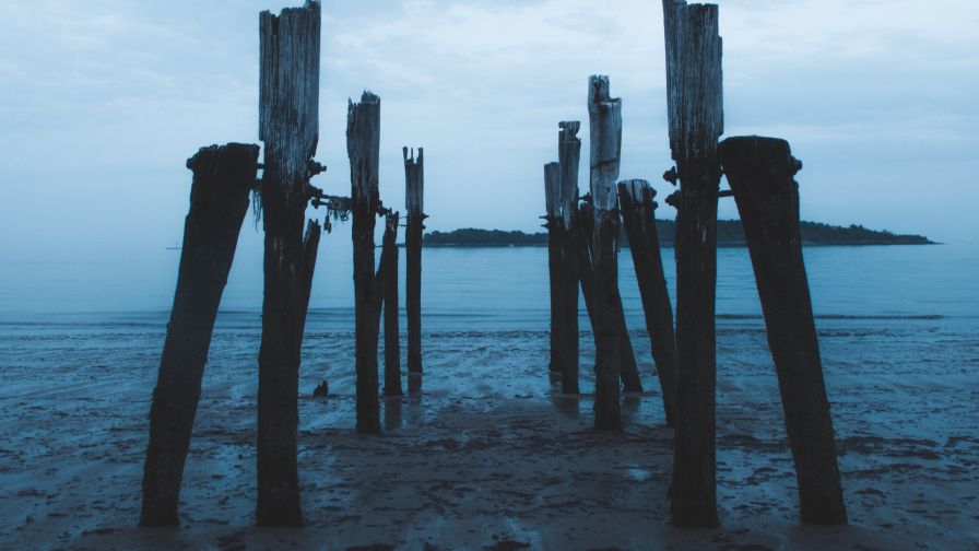 Pier ruins during night HD Wallpaper