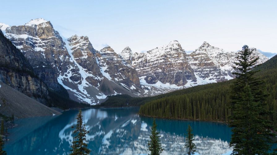 Reflection of mountains in a lake HD Wallpaper