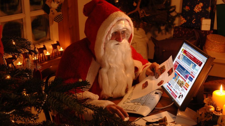 Santa Claus surfing on the Internet HD Wallpaper