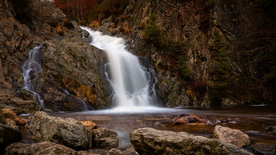 Stones at the waterfall HD Wallpaper