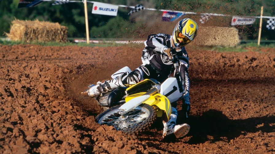 Suzuki rm 125 HD Wallpaper