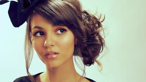 Victoria justice HD Wallpaper