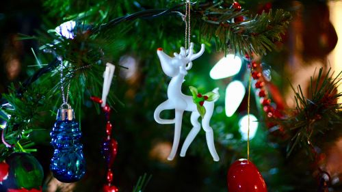 White Deer Christmas Tree Ornament HD Wallpaper