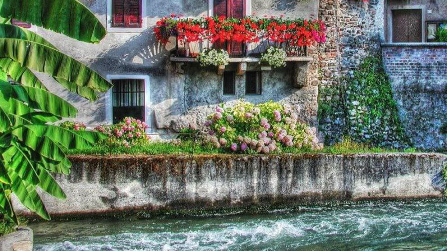 Borghetto, North Italy HD Wallpaper